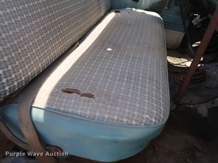 image for item GS9805 1981 Ford F600 flatbed truck