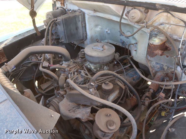 image for item GS9805 1981 Ford F600 flatbed truck