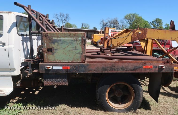 image for item GS9805 1981 Ford F600 flatbed truck