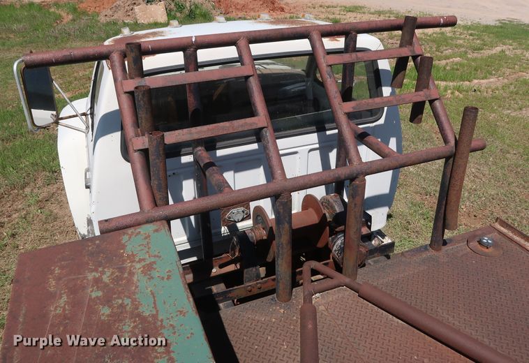 image for item GS9805 1981 Ford F600 flatbed truck