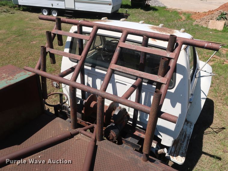 image for item GS9805 1981 Ford F600 flatbed truck