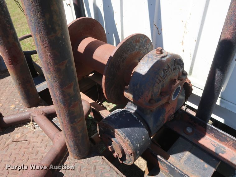 image for item GS9805 1981 Ford F600 flatbed truck