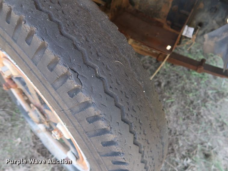 image for item GS9805 1981 Ford F600 flatbed truck