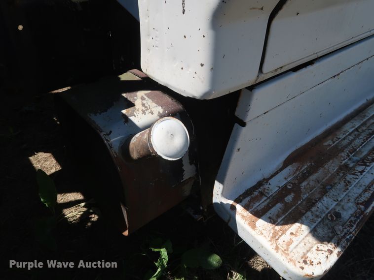 image for item GS9805 1981 Ford F600 flatbed truck