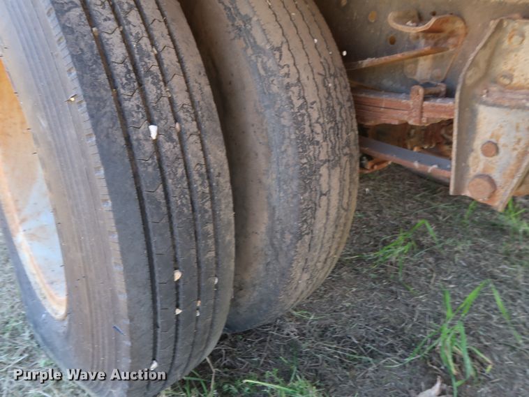 image for item GS9805 1981 Ford F600 flatbed truck