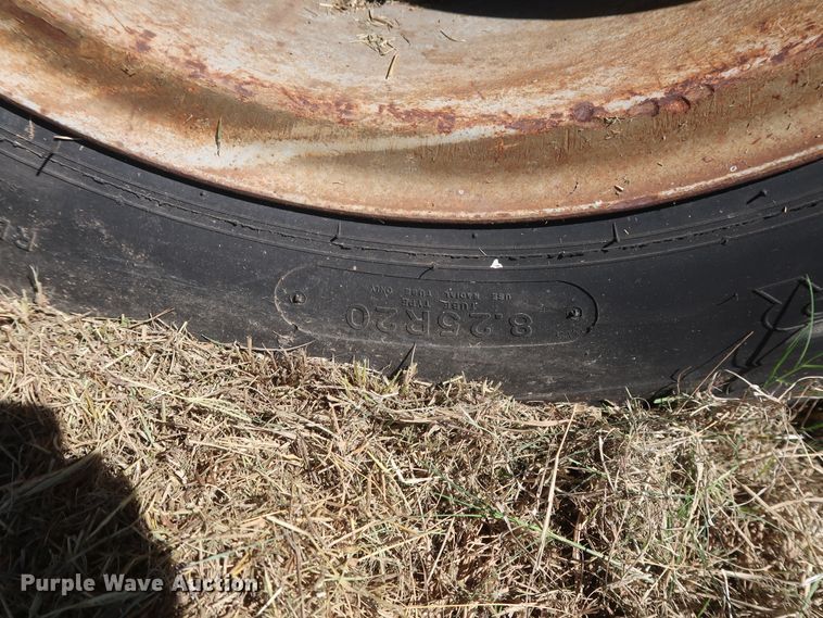 image for item GS9805 1981 Ford F600 flatbed truck