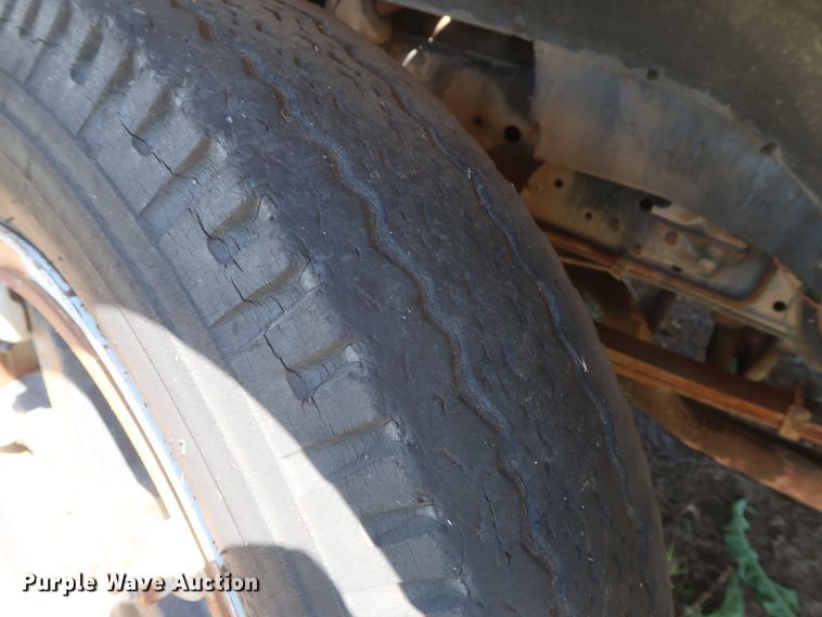 image for item GS9805 1981 Ford F600 flatbed truck