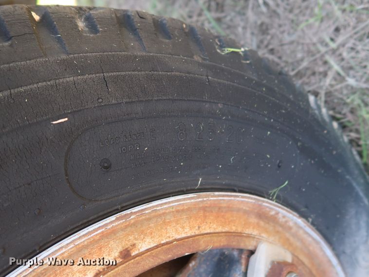 image for item GS9805 1981 Ford F600 flatbed truck