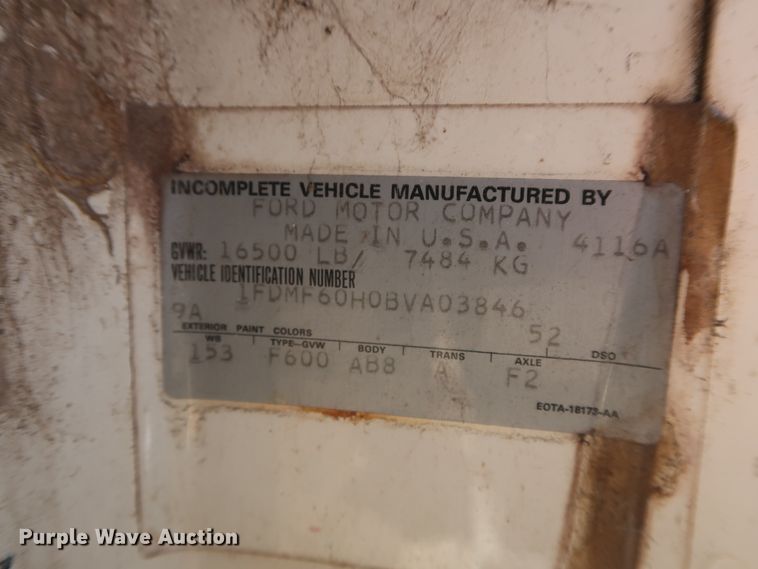 image for item GS9805 1981 Ford F600 flatbed truck