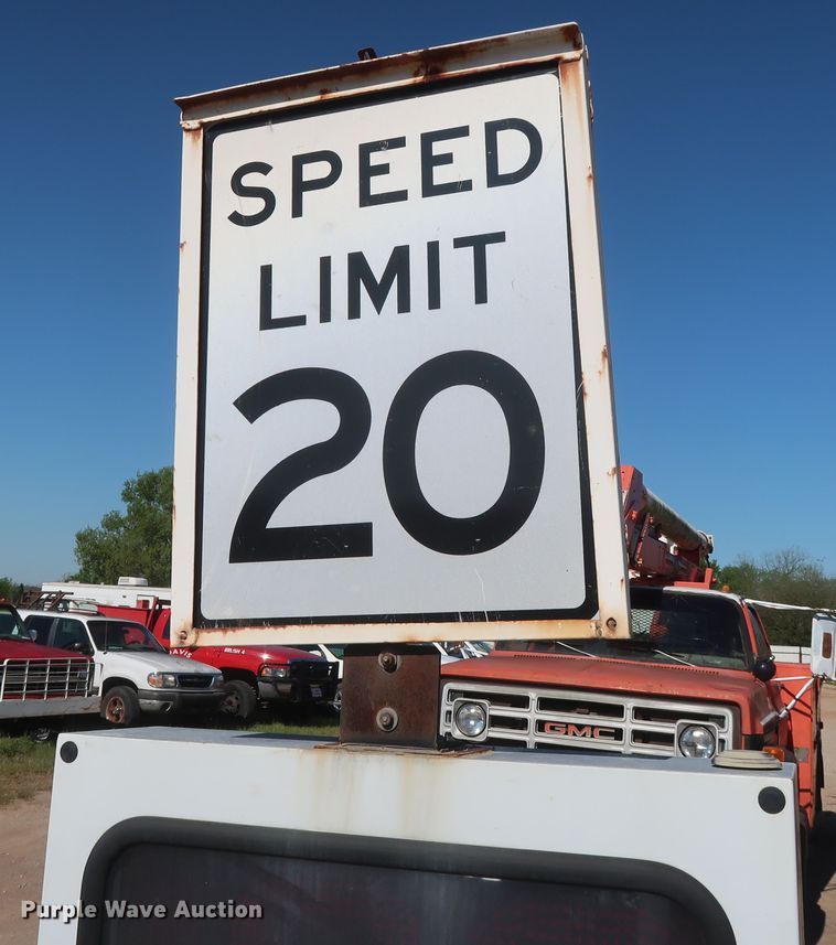 image for item GS9811 2004 MPH radar speed detector