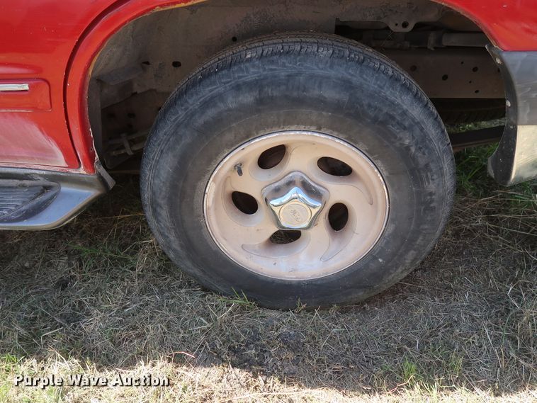 image for item GS9816 2000 Ford Explorer  SUV