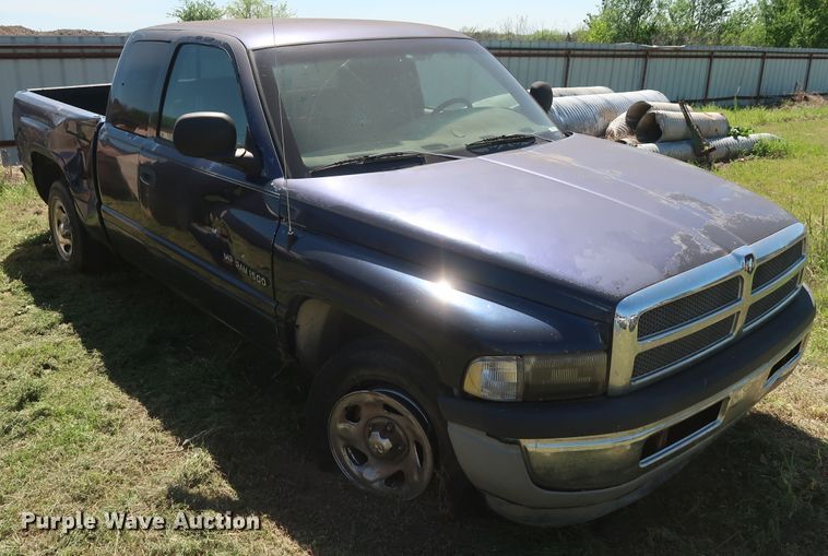 image for item GS9819 2000 Dodge Ram 1500  Club Cab pickup truck