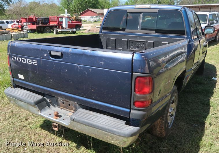 image for item GS9819 2000 Dodge Ram 1500  Club Cab pickup truck