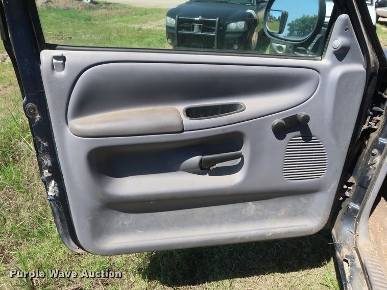 image for item GS9819 2000 Dodge Ram 1500  Club Cab pickup truck