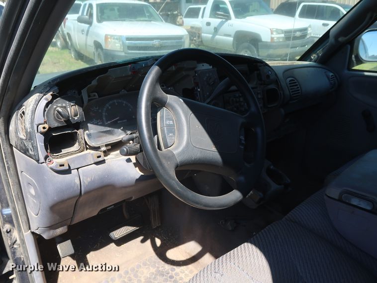 image for item GS9819 2000 Dodge Ram 1500  Club Cab pickup truck