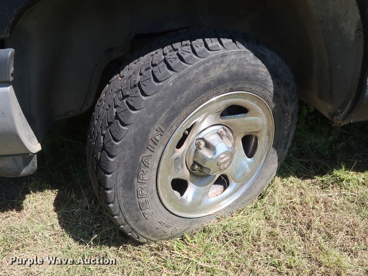 image for item GS9819 2000 Dodge Ram 1500  Club Cab pickup truck