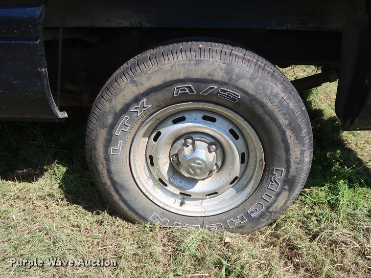 image for item GS9819 2000 Dodge Ram 1500  Club Cab pickup truck