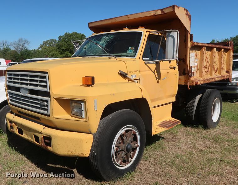 image for item GS9823 1990 Ford F700 dump truck