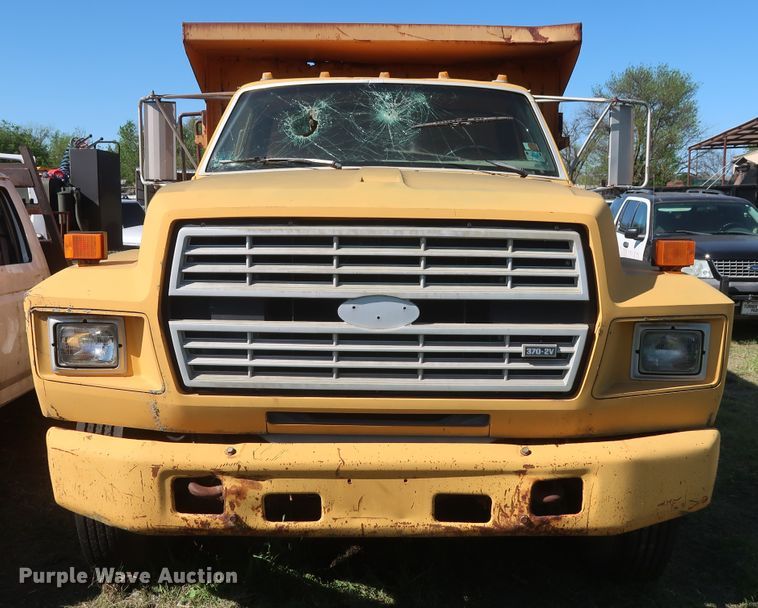 image for item GS9823 1990 Ford F700 dump truck