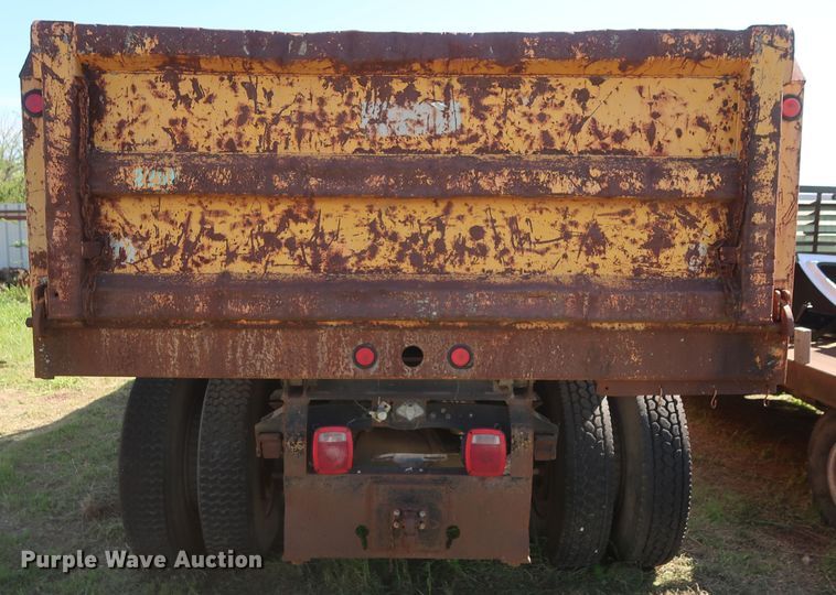 image for item GS9823 1990 Ford F700 dump truck