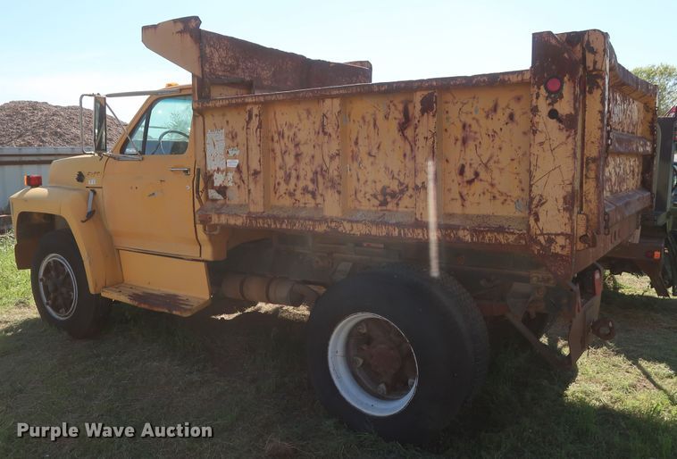 image for item GS9823 1990 Ford F700 dump truck