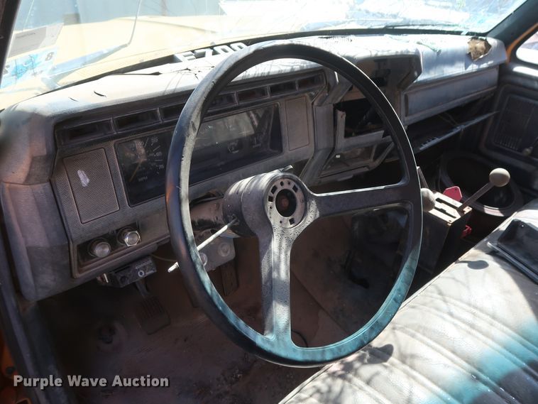 image for item GS9823 1990 Ford F700 dump truck