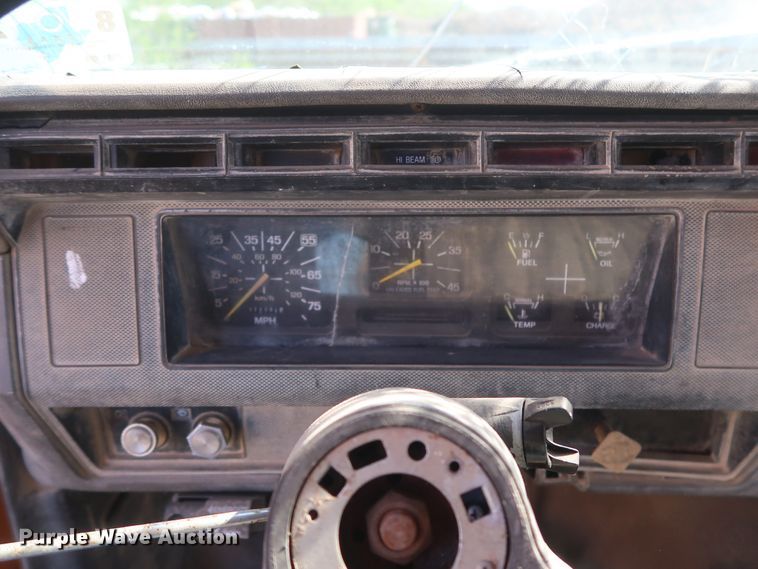 image for item GS9823 1990 Ford F700 dump truck