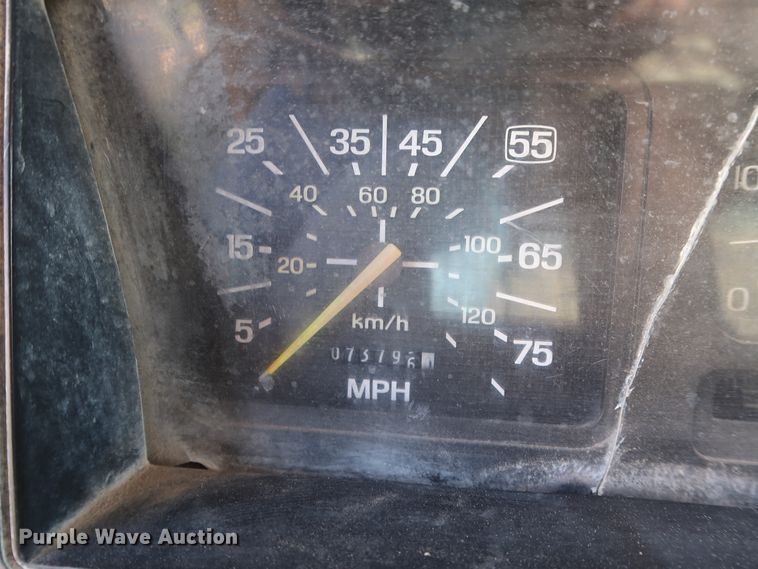 image for item GS9823 1990 Ford F700 dump truck