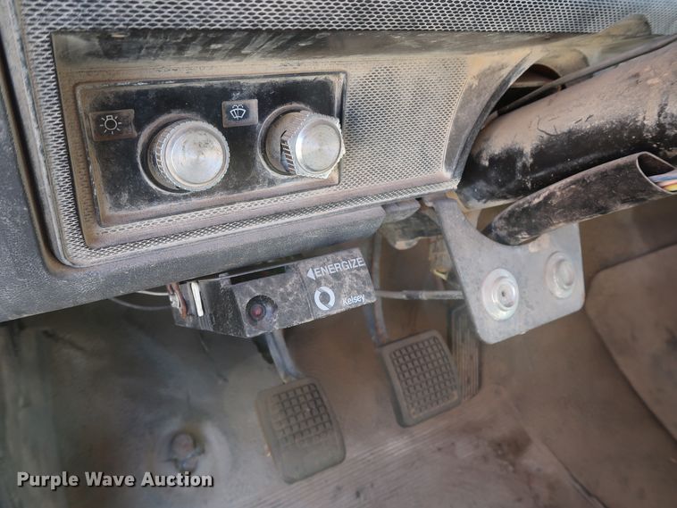 image for item GS9823 1990 Ford F700 dump truck