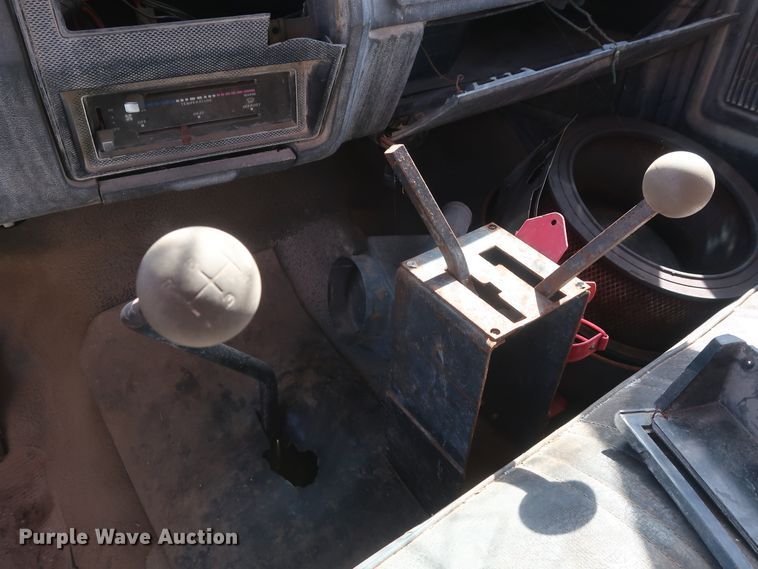 image for item GS9823 1990 Ford F700 dump truck