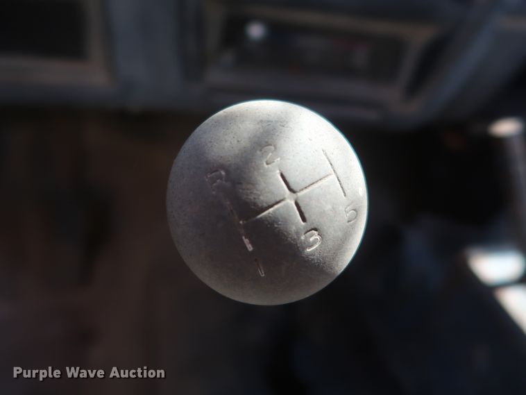 image for item GS9823 1990 Ford F700 dump truck