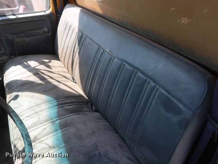 image for item GS9823 1990 Ford F700 dump truck