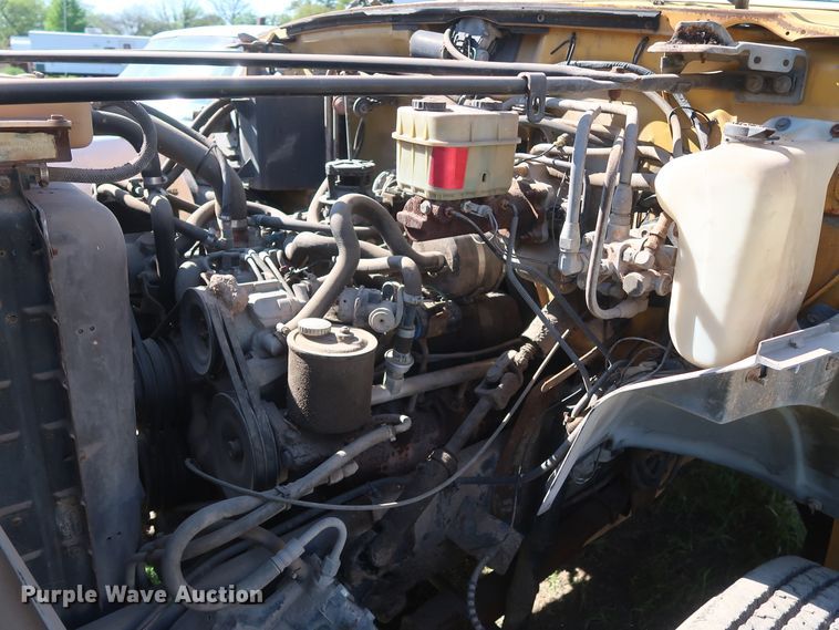 image for item GS9823 1990 Ford F700 dump truck