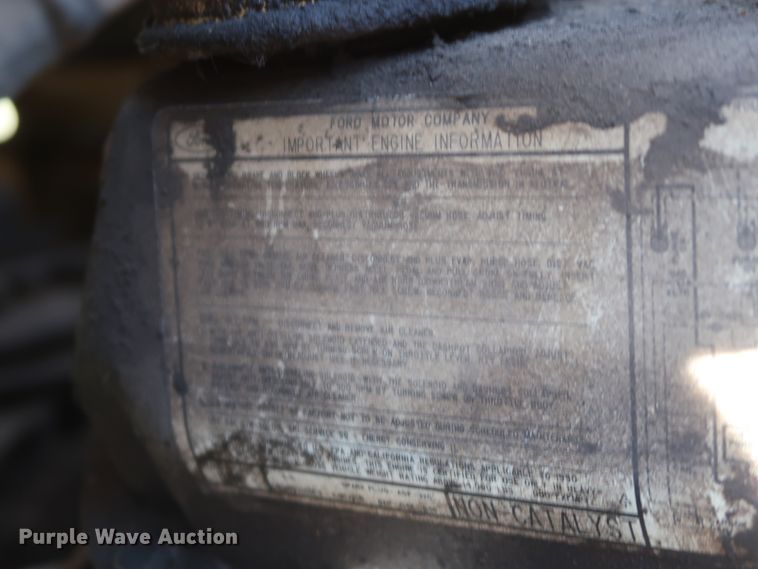 image for item GS9823 1990 Ford F700 dump truck