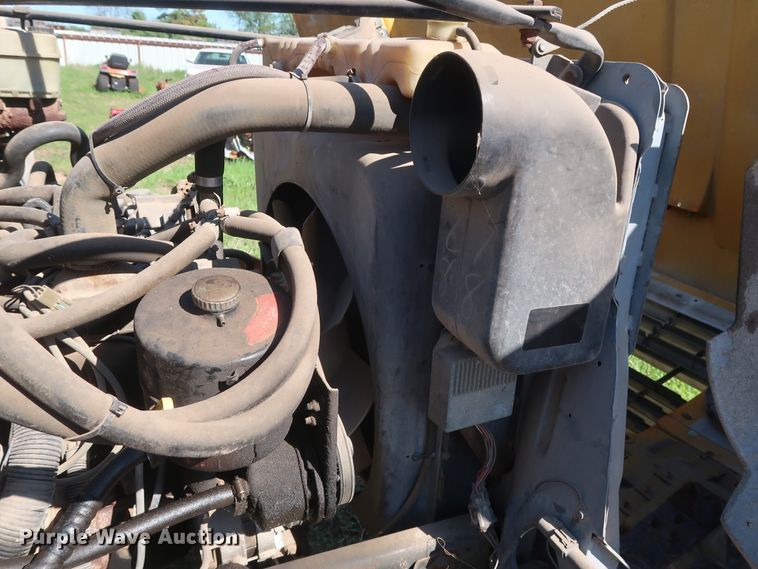 image for item GS9823 1990 Ford F700 dump truck