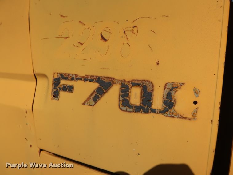 image for item GS9823 1990 Ford F700 dump truck