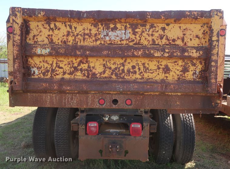 image for item GS9823 1990 Ford F700 dump truck