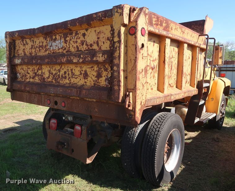 image for item GS9823 1990 Ford F700 dump truck