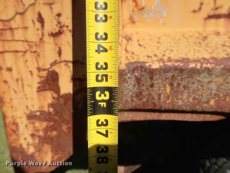 image for item GS9823 1990 Ford F700 dump truck