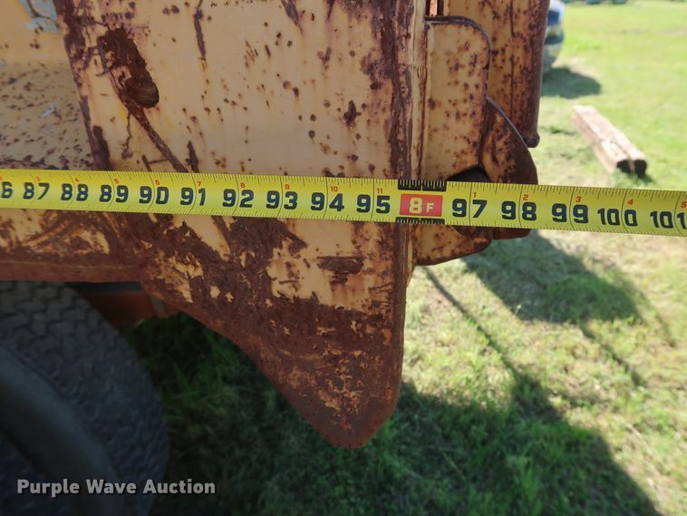 image for item GS9823 1990 Ford F700 dump truck