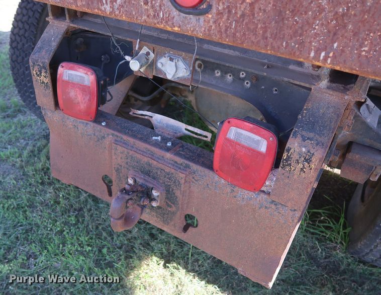 image for item GS9823 1990 Ford F700 dump truck