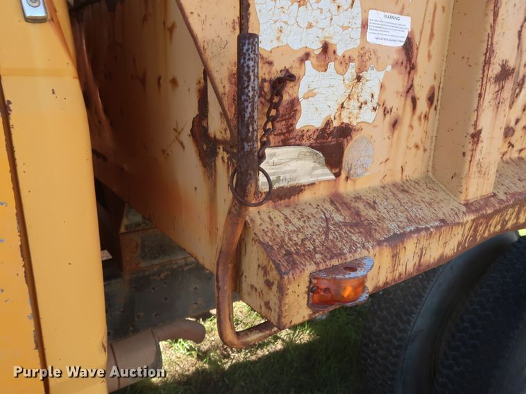 image for item GS9823 1990 Ford F700 dump truck