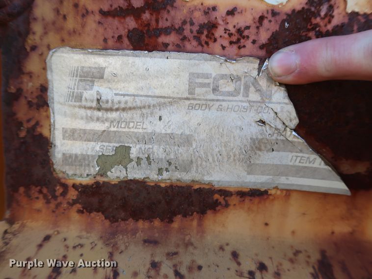 image for item GS9823 1990 Ford F700 dump truck