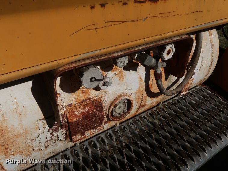 image for item GS9823 1990 Ford F700 dump truck