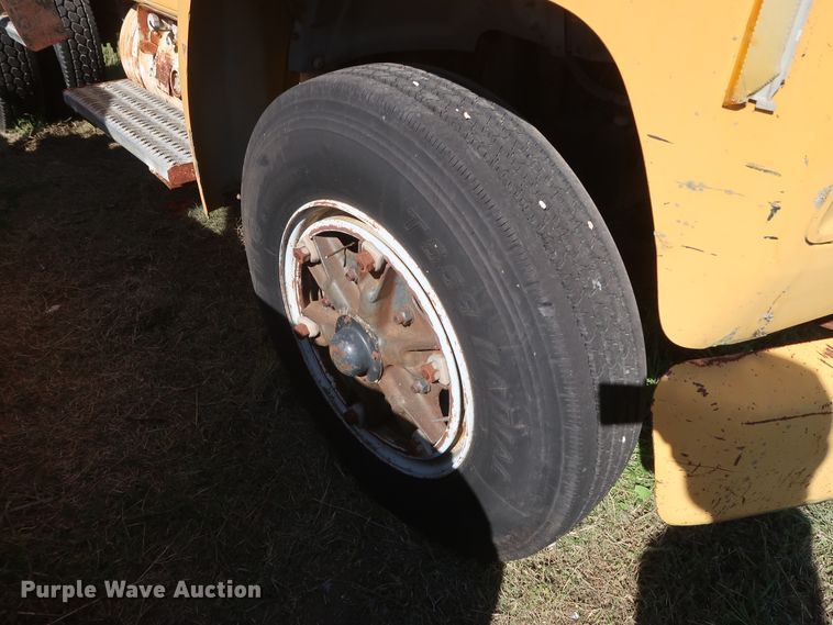 image for item GS9823 1990 Ford F700 dump truck