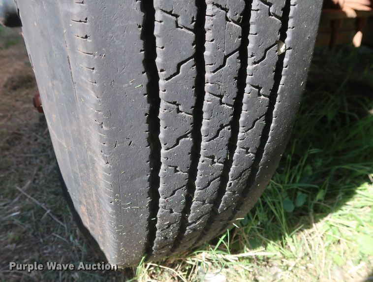 image for item GS9823 1990 Ford F700 dump truck