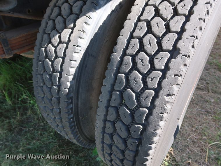 image for item GS9823 1990 Ford F700 dump truck