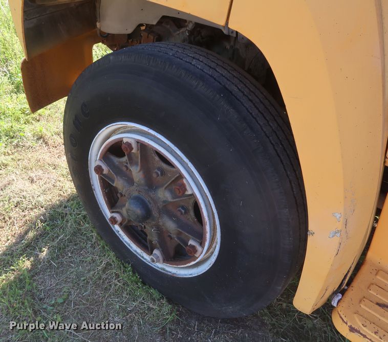 image for item GS9823 1990 Ford F700 dump truck