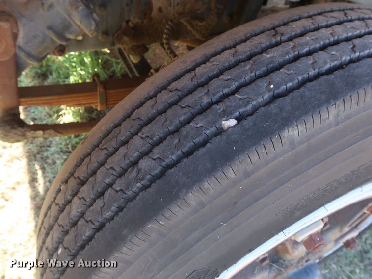 image for item GS9823 1990 Ford F700 dump truck