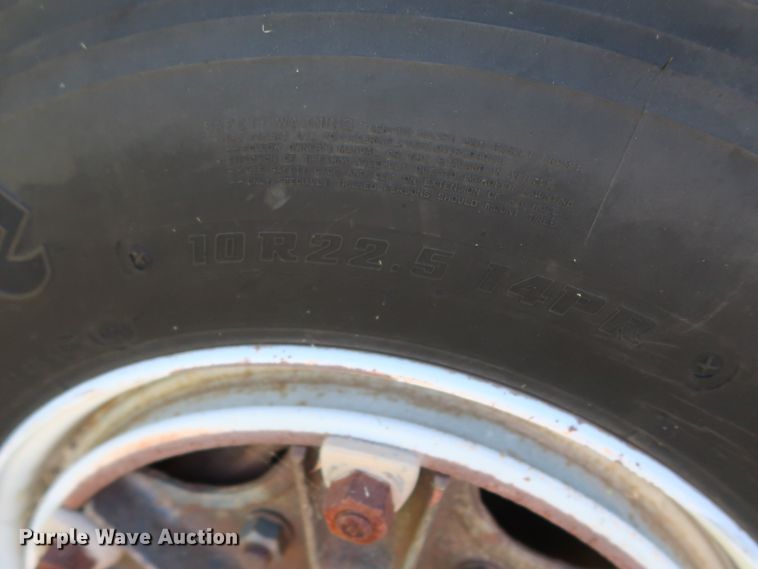 image for item GS9823 1990 Ford F700 dump truck